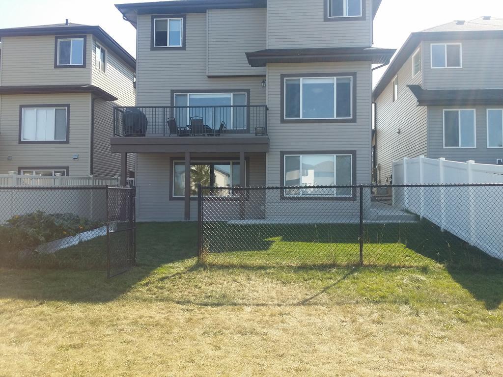 Two Bedroom Lower Suite Fort Saskatchewan Exterior photo